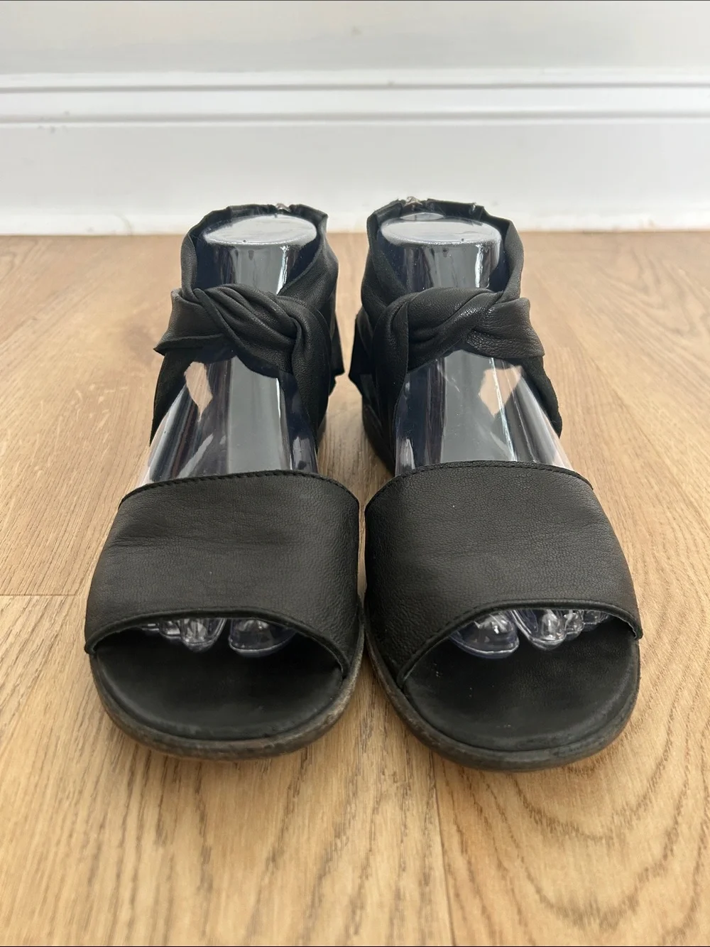 LD Tuttle Black leather gladiator sandals Size 38
